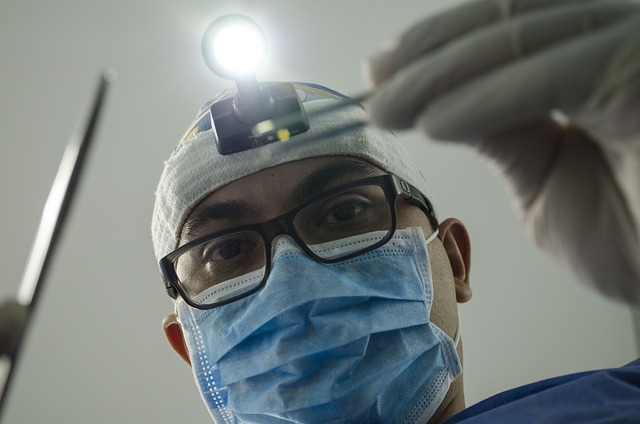 Jak przebiega chirurgiczne usuwanie nowotworu jamy ustnej?