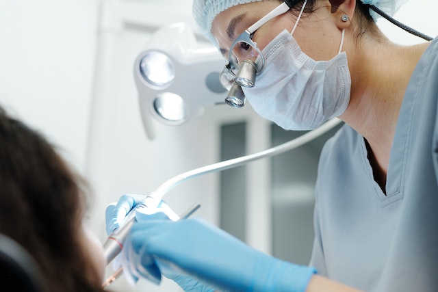 Czy nadal wykorzystuje się plomby amalgamatowe w stomatologii?
