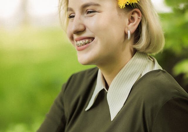 Czy aparat ortodontyczny osłabia zęby?