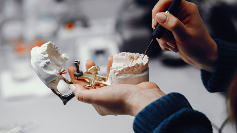 materiały protez zębowych