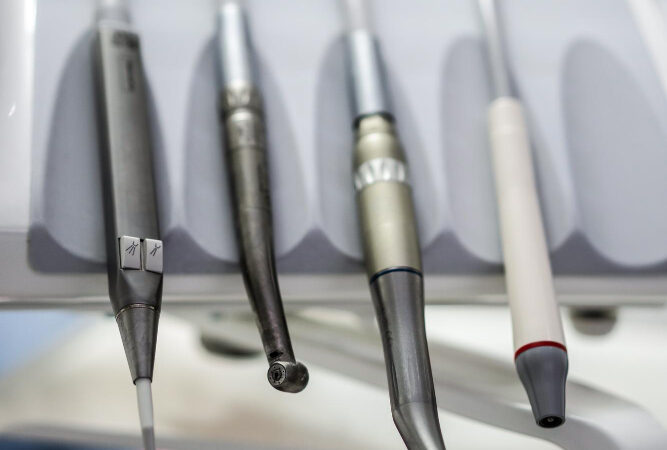 pulsujący ból zęba