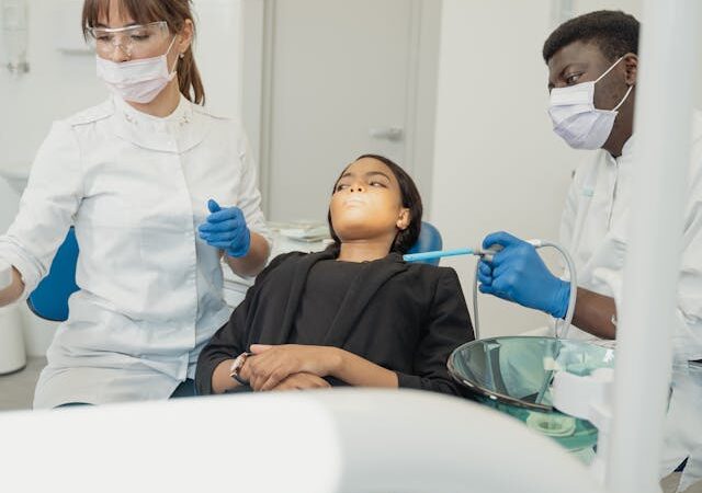 Jakie narzędzia stosuje się przy leczeniu kanałowym?