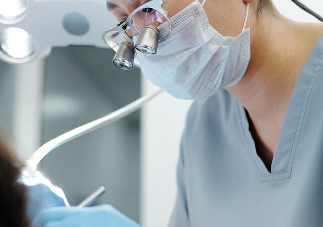 Biozgodne materiały w implantach zębowych