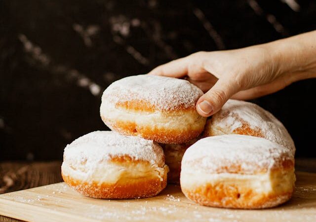 Ręczna czy automatyczna maszyna do nadziewania pączków