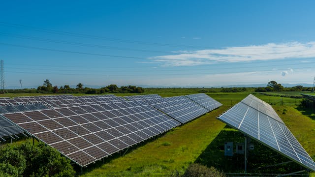 Żywotność magazynu energii – ile lat działa akumulator do fotowoltaiki?