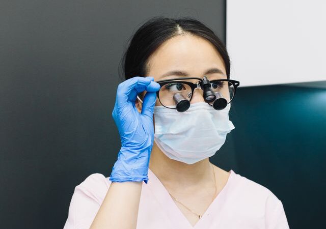 Kiedy skontaktować się z dentystą w przypadku nadwrażliwości zębów?