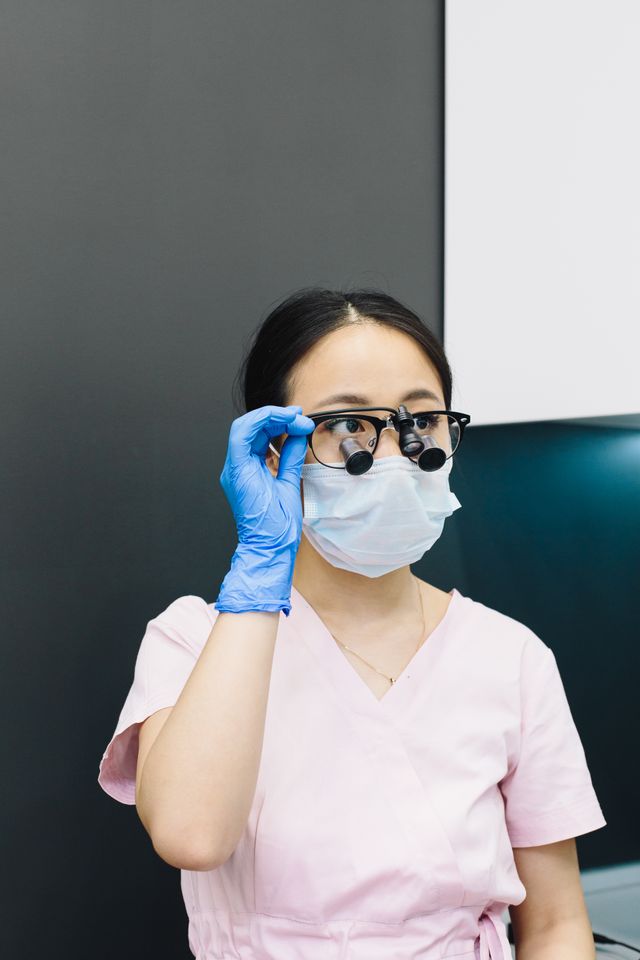 Kiedy skontaktować się z dentystą w przypadku nadwrażliwości zębów?