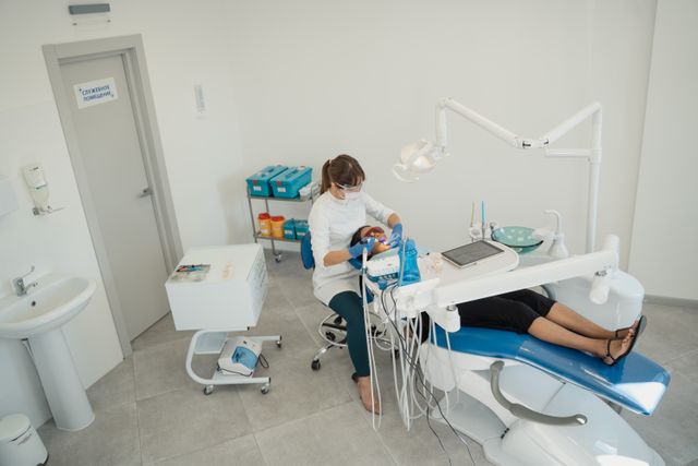 Jak chirurg wybiera metodę podniesienia dna zatoki szczękowej?